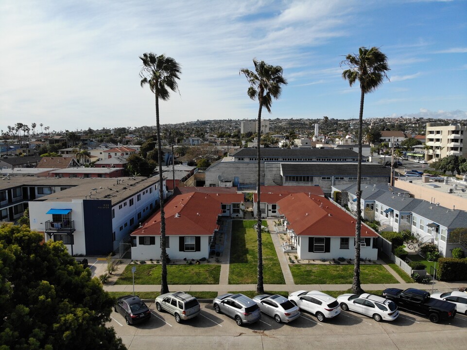 942 - 948 Felspar Street in San Diego, CA - Building Photo