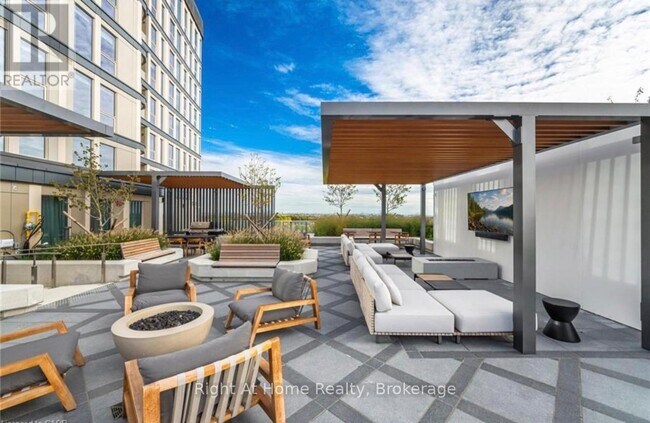 3240 William Colston Ave in Oakville, ON - Building Photo - Building Photo