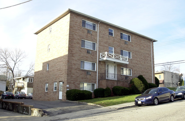 188 Polifly Rd in Hackensack, NJ - Foto de edificio - Building Photo