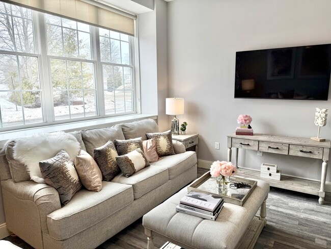 The Residence at 1555 Elm in Manchester, NH - Building Photo - Building Photo