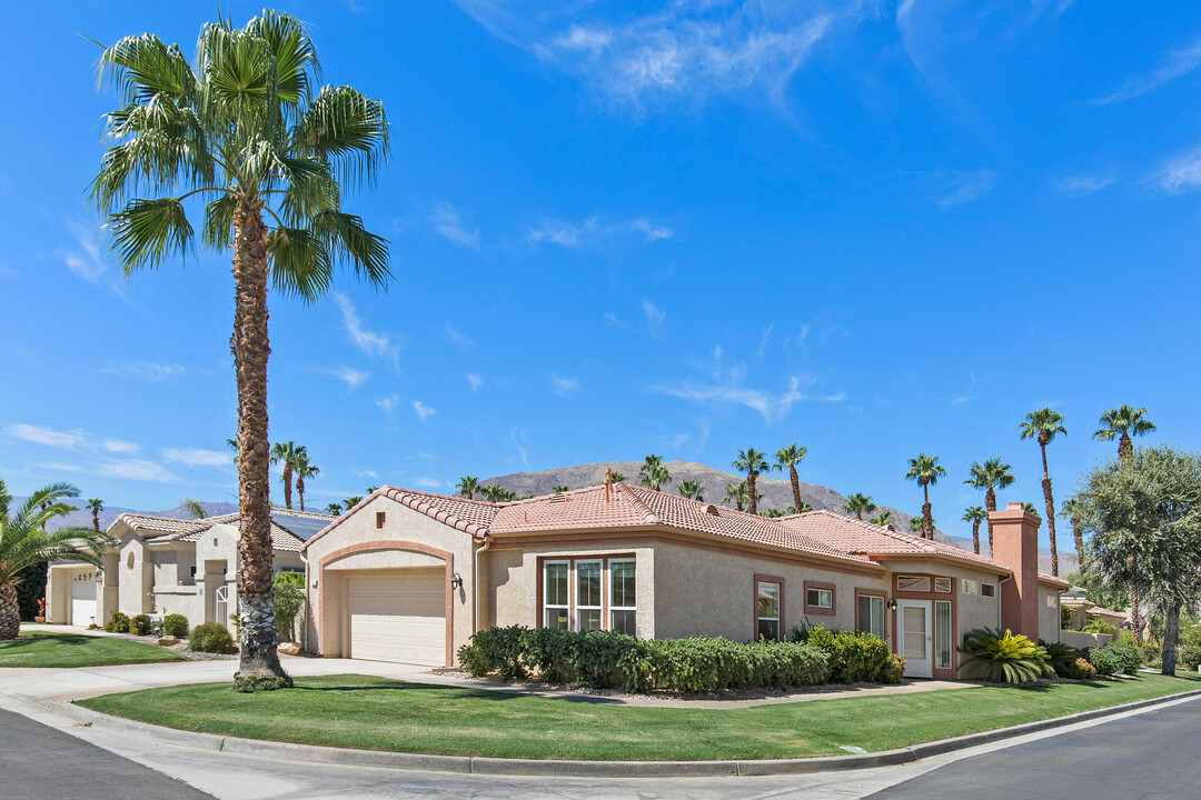 4 Vistara Dr in Rancho Mirage, CA - Foto de edificio