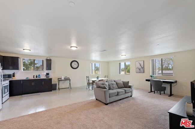 865 E 49th St in Los Angeles, CA - Building Photo - Building Photo