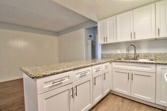 801 S Merrill St in Corona, CA - Building Photo - Building Photo