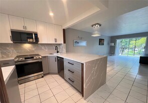 1801 NW 75th Ave in Plantation, FL - Building Photo