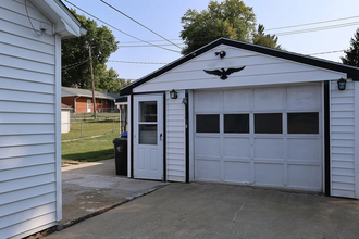 907 E Emerson St in Bloomington, IL - Foto de edificio - Building Photo