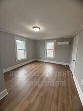 10 Longworth Ave in Middletown, CT - Building Photo - Building Photo
