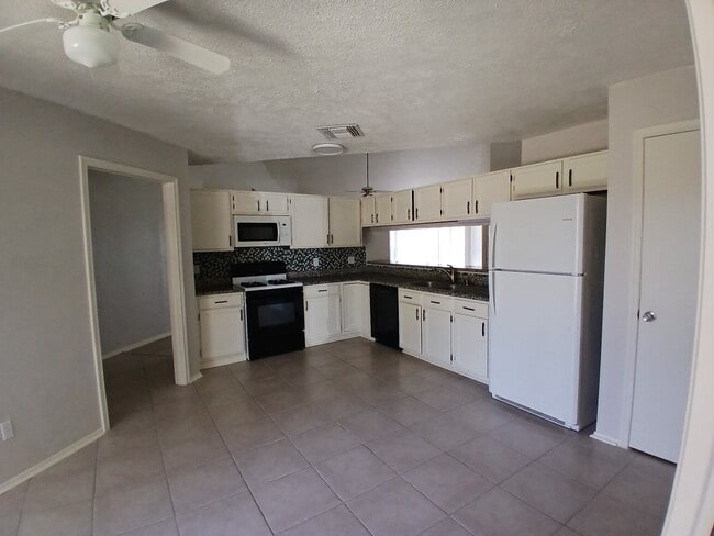 2931 Auburn Dr in Pearland, TX - Building Photo - Building Photo