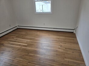 310 A Frowein Rd in Center Moriches, NY - Building Photo - Building Photo