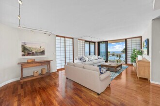 3250 S Ocean Blvd in Palm Beach, FL - Building Photo - Building Photo
