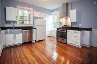 203 Harvard St, Unit 2B in Cambridge, MA - Building Photo