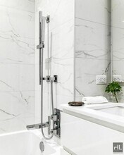 East 44th Street, Unit 25H in New York, NY - Building Photo - Building Photo