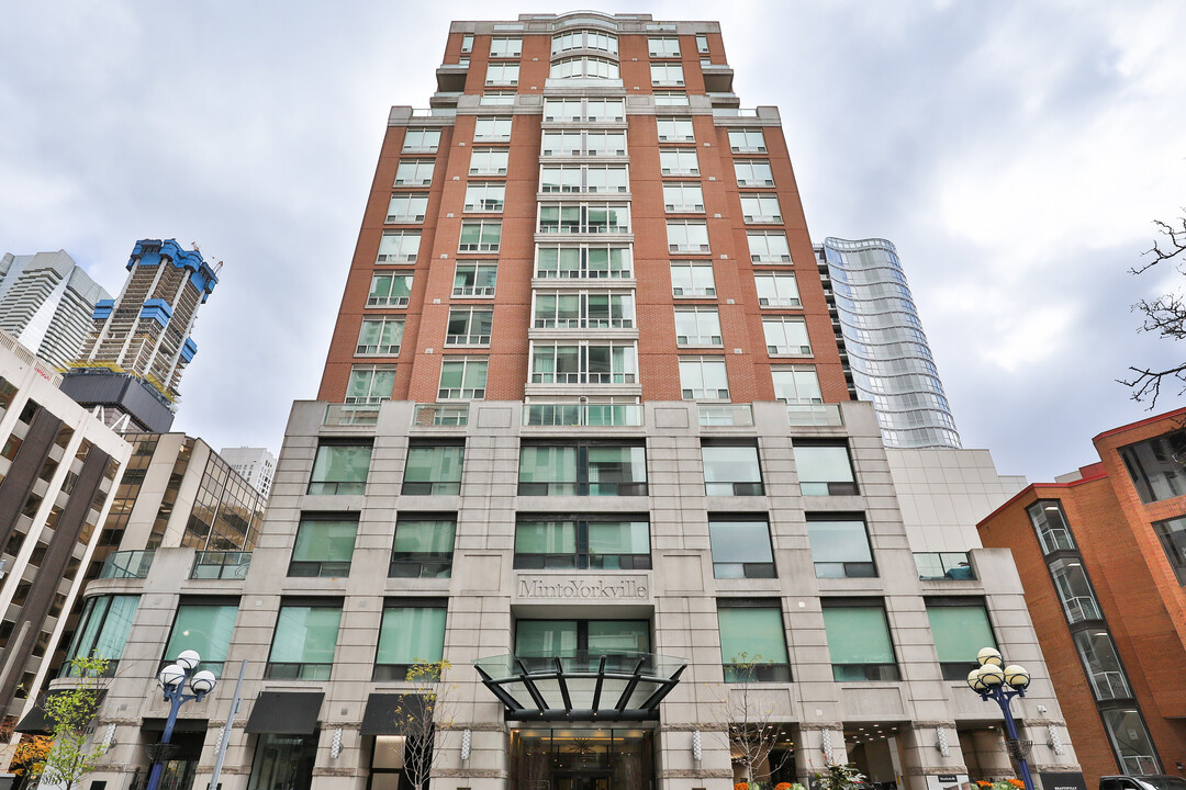 61 Yorkville Ave in Toronto, ON - Building Photo