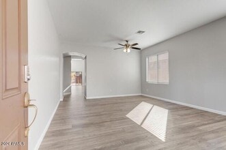 15441 W Shangri La Rd in Surprise, AZ - Building Photo - Building Photo