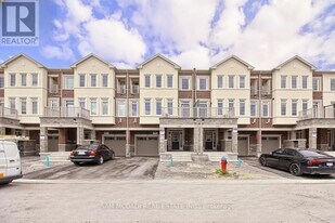 34 Paisley Dr in Bradford West Gwillimbury, ON - Building Photo