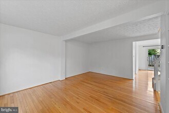 11537 Ivy Bush Ct in Reston, VA - Building Photo - Building Photo