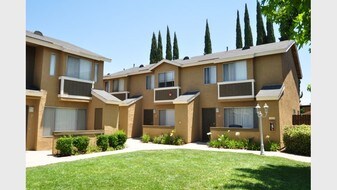 Greenfield Meadows in El Cajon, CA - Building Photo