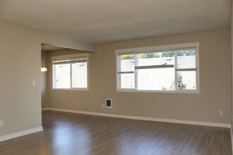 2725-2743-2743 SE Taylor St in Portland, OR - Building Photo - Building Photo