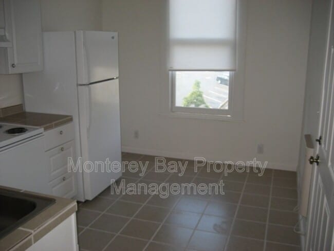 211 Forest Ave in Pacific Grove, CA - Building Photo - Building Photo