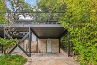 1501 Rockdale Cir in Austin, TX - Building Photo - Building Photo