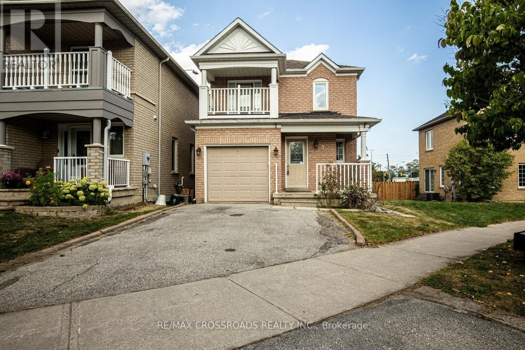 3 Brimforest Gate in Toronto, ON - Building Photo