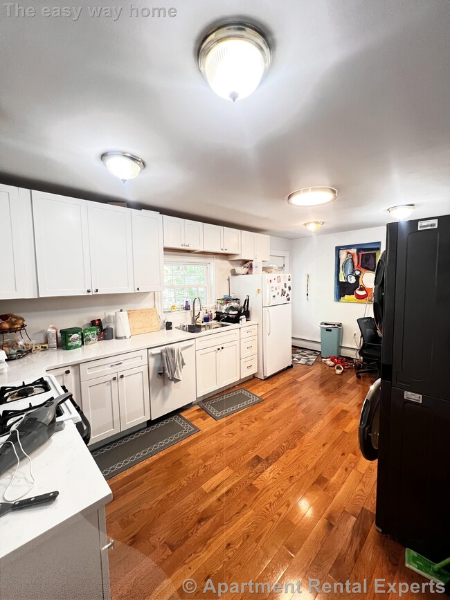 37 Charnwood Rd, Unit #1