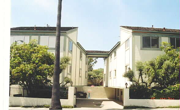 5909 Armaga Spring Rd in Rancho Palos Verdes, CA - Building Photo