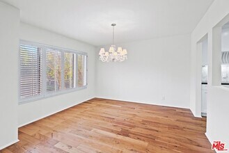 853 Le Doux Rd in Los Angeles, CA - Building Photo - Building Photo