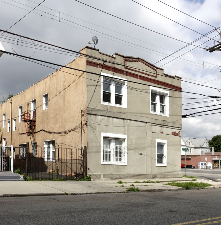 562 Bond St in Elizabeth, NJ - Building Photo