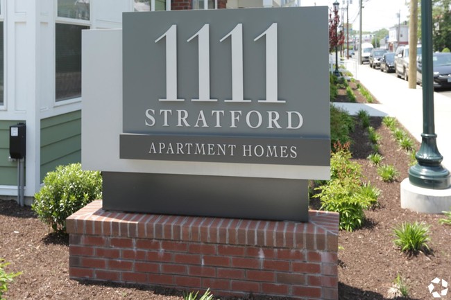 1111 Stratford in Stratford, CT - Foto de edificio - Building Photo