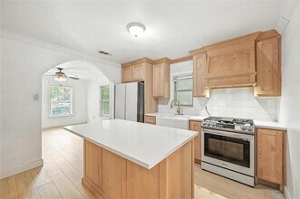 528 Nomas St in Dallas, TX - Building Photo - Building Photo