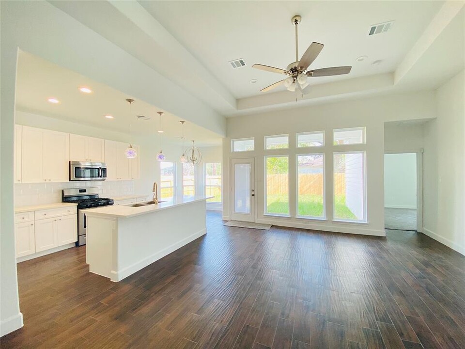 8301 Livingston St in Houston, TX - Foto de edificio