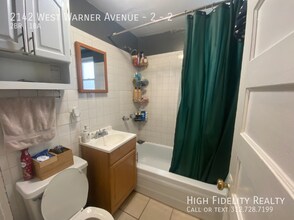 2142 W Warner Ave in Chicago, IL - Building Photo - Building Photo