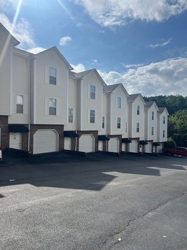 property at 6 Ivy Ct
