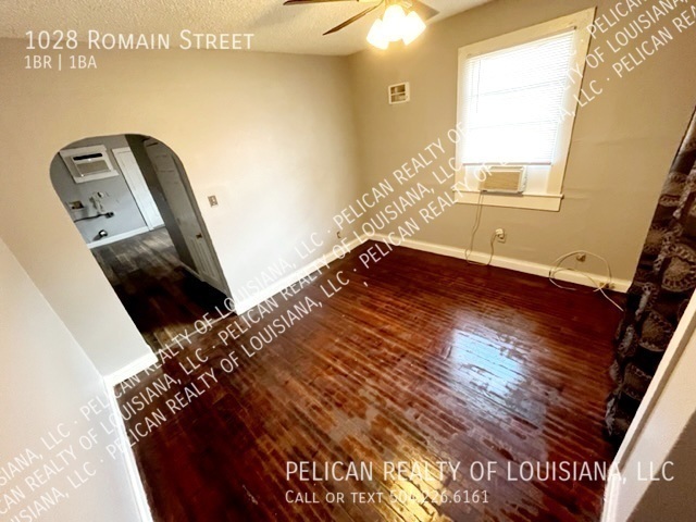 1028 Romain St in Gretna, LA - Building Photo - Building Photo