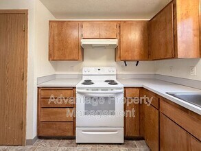 240 S Monmouth Ave in Monmouth, OR - Building Photo - Building Photo