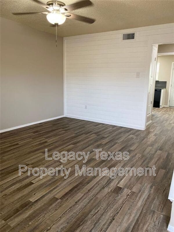 1608 Sun Valley Dr in Cleburne, TX - Building Photo - Building Photo