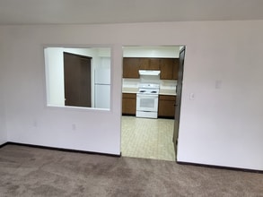 1102 W McPherson St in Knob Noster, MO - Building Photo - Building Photo