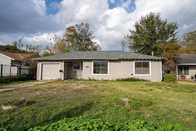 5851 Southtown St in Houston, TX - Building Photo - Building Photo