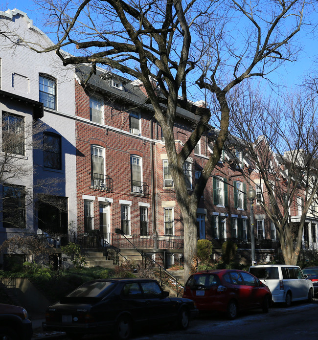 2628-2630 Woodley Pl NW in Washington, DC - Foto de edificio - Building Photo