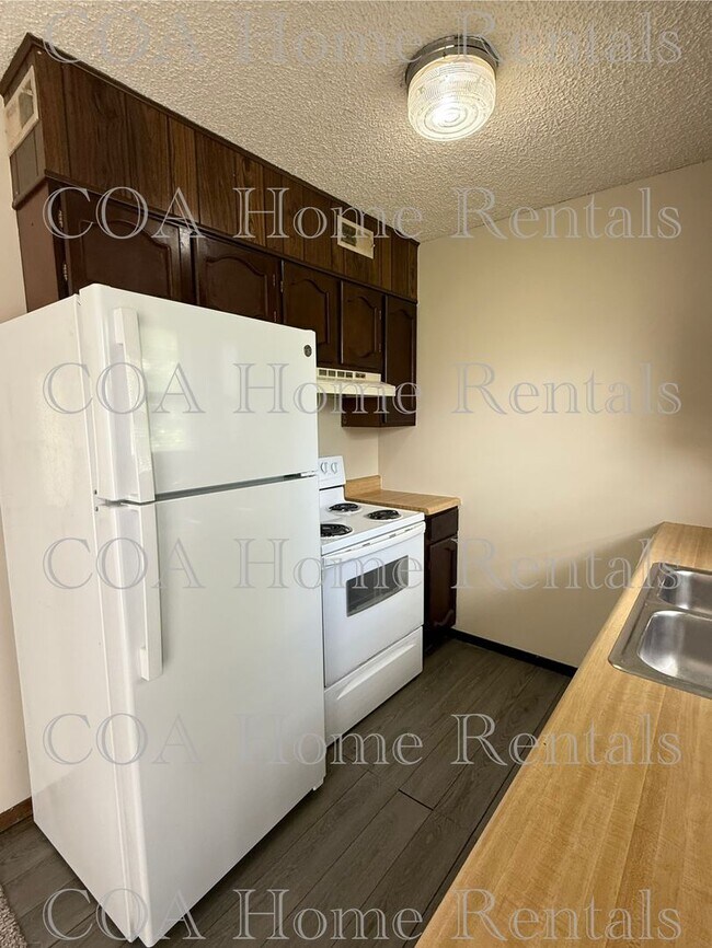 122 N Brunswick St-Unit -D in Wichita, KS - Building Photo - Building Photo