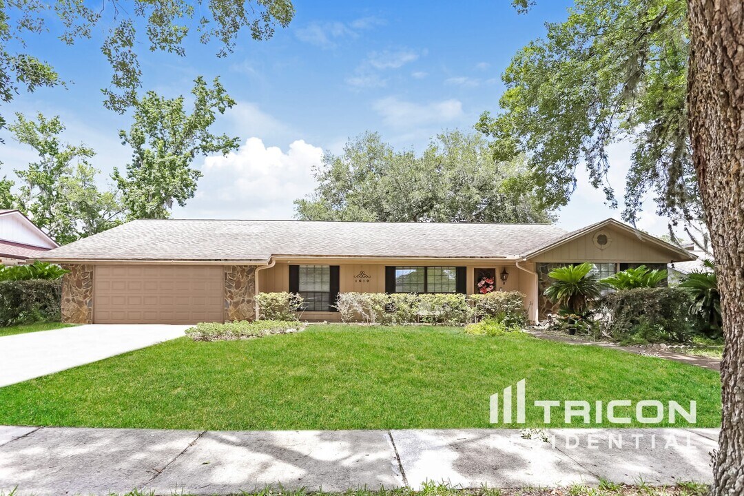 1619 Village Way in Orange Park, FL - Building Photo
