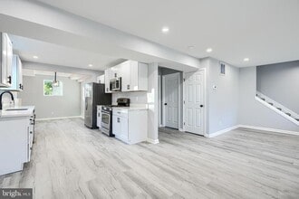 9 Avenal Rd in Essex, MD - Building Photo - Building Photo