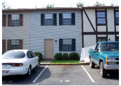 Homestead Gardens Townhomes in Lynchburg, VA - Foto de edificio
