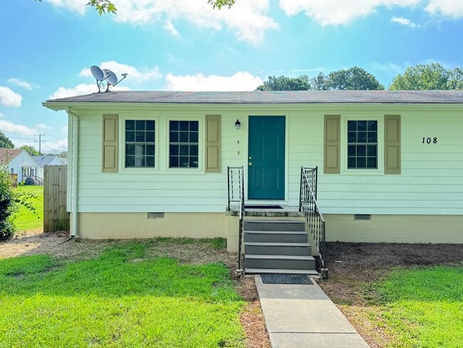 108 Montgomery St in La Crosse, VA - Building Photo - Building Photo