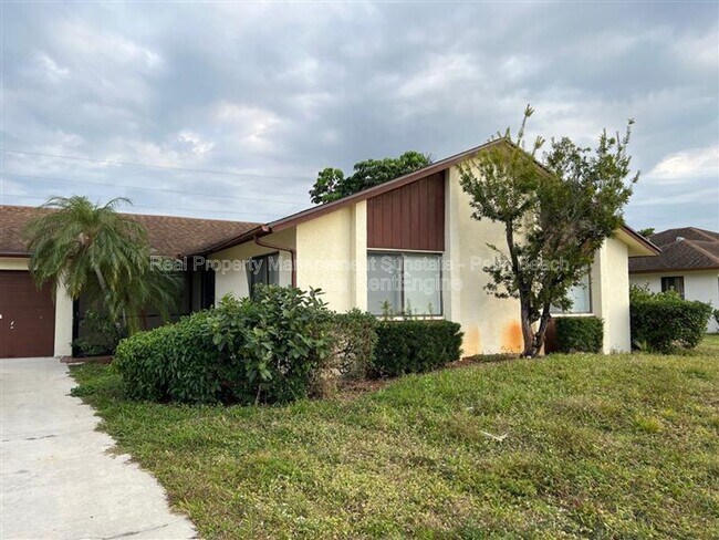 609 White Water Dr in West Palm Beach, FL - Building Photo - Building Photo