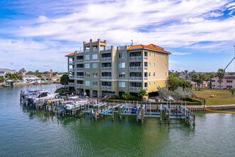 Majestic Point in Clearwater, FL - Building Photo - Building Photo