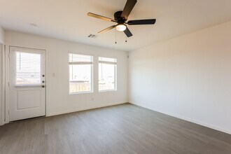 536 Roquefort St in New Braunfels, TX - Foto de edificio - Building Photo