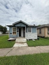 2238 Hutton St in Houston, TX - Building Photo - Building Photo