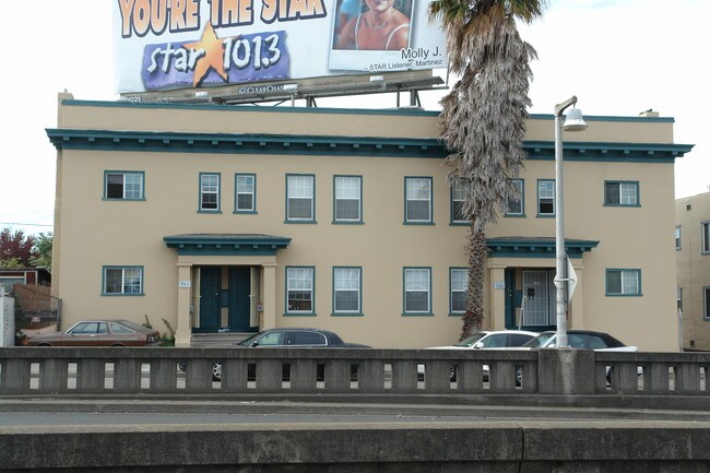 961 W Macarthur Fwy in Emeryville, CA - Foto de edificio - Building Photo