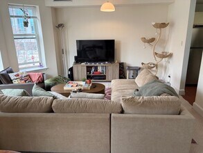 1733 20th St NW, Unit 302 in Washington, DC - Building Photo - Building Photo